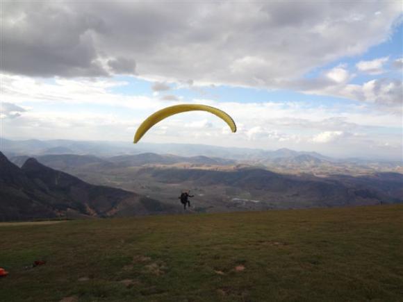 Pratica de paraglider rampa do mojolo
